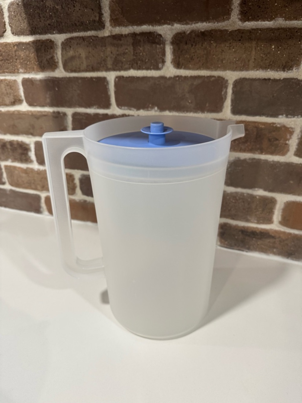 Tupperware 2 Quart Pitcher Blue Button Lid 1/2 Gallon 2 Quart #1676